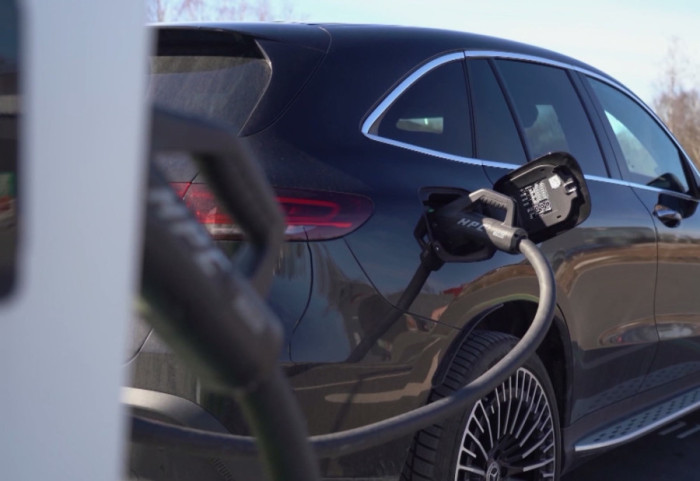 Početna cena, punjači, baterije ili neinformisanost - šta koči prodaju električnih automobila u Srbiji