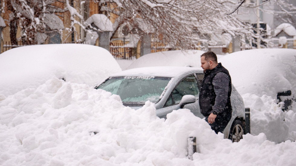 (FOTO) Sneg zavejao 16 okruga u Rumuniji: Skoro 4.000 ljudi bez struje, meteorolozi upozoravaju na oluju