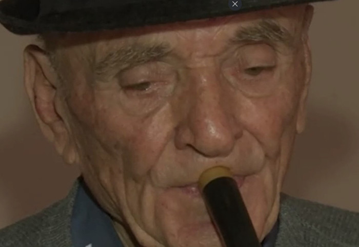 Priča o deda Radi Šumarskom: Iako ima samo osnovnu školu, piše knjige, sam naučio nemački jezik i podučio stotinu đaka