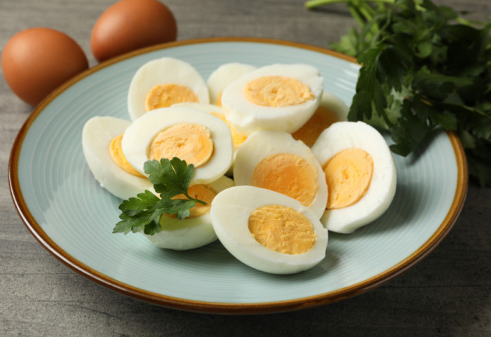 Sedam jaja nedeljno bez rizika: Mitovi i činjenice o omiljenoj namirnici za doručak
