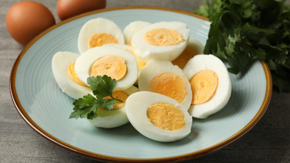 Sedam jaja nedeljno bez rizika: Mitovi i činjenice o omiljenoj namirnici za doručak
