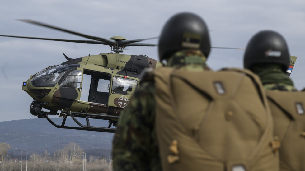 (FOTO/VIDEO) Konkurs za prijem u 63. padobransku brigadu: Koje uslove mora da ispuni budući vojni padobranac