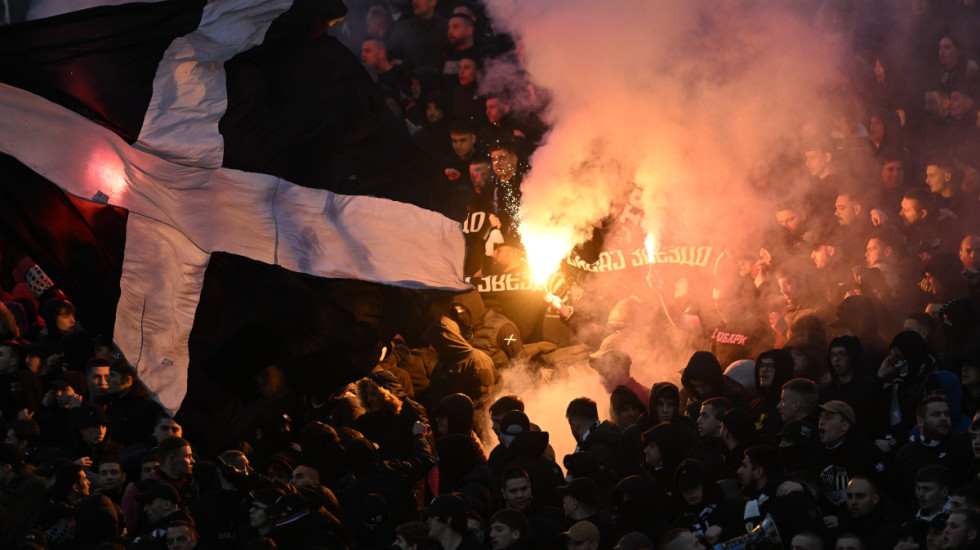 Tuča navijača u Rakovici pred "večiti derbi", koristili drvene motke i baklje