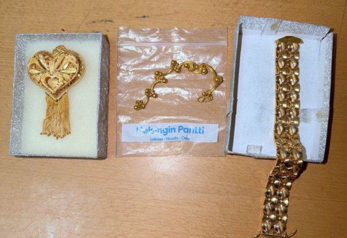 (FOTO) Carinici na Horgošu i Vatinu otkrili dragocenosti vredne 36.000 evra, među kojima i novčić iz 1796. godine