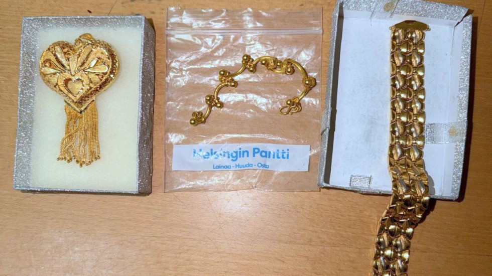 (FOTO) Carinici na Horgošu i Vatinu otkrili dragocenosti vredne 36.000 evra, među kojima i novčić iz 1796. godine