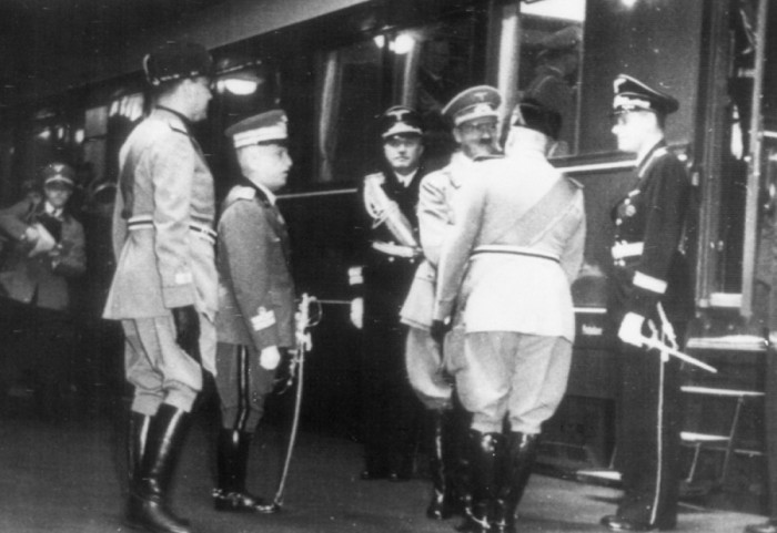 Pronađene Musolinijeve beleške o sastanku sa Hitlerom u Italiji 1944. godine, napisane na pet stranica