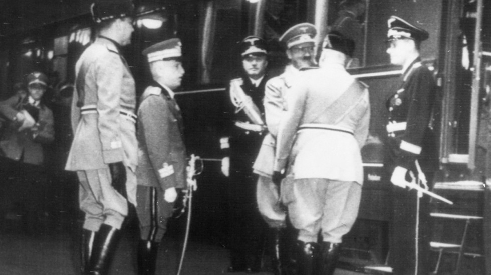 Pronađene Musolinijeve beleške o sastanku sa Hitlerom u Italiji 1944. godine, napisane na pet stranica