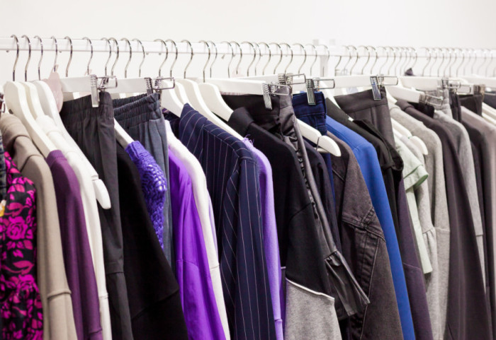 Prodavao lažnu brendiranu garderobu: Kod Novopazarca (48) pronađena odeća vredna više od dva miliona dinara