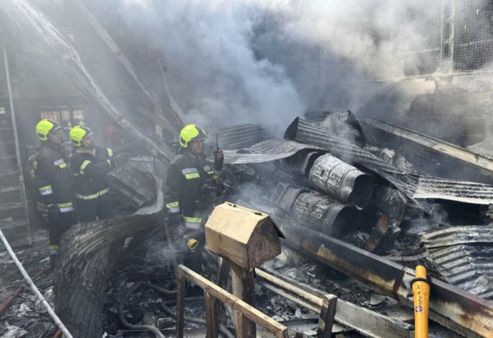 Helikopter iranske vojske srušio se na pijacu, četiri osobe poginule