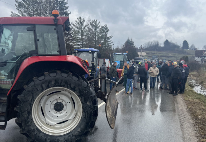Protest poljoprivrednika radikalizovan, "Putevi Srbije" objavili gde je sve obustavljen saobraćaj