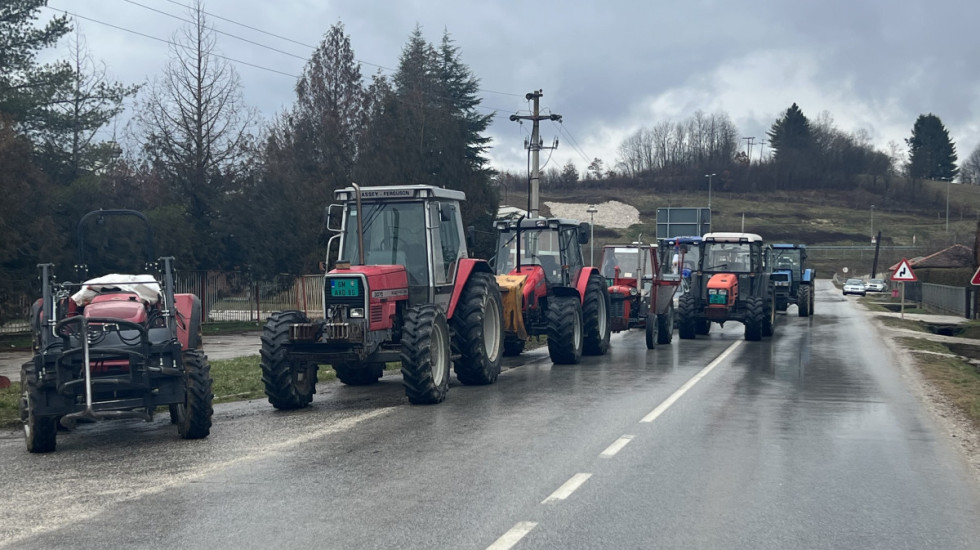 Protest poljoprivrednika ušao u 17. dan, blokirane desetine puteva širom Srbije