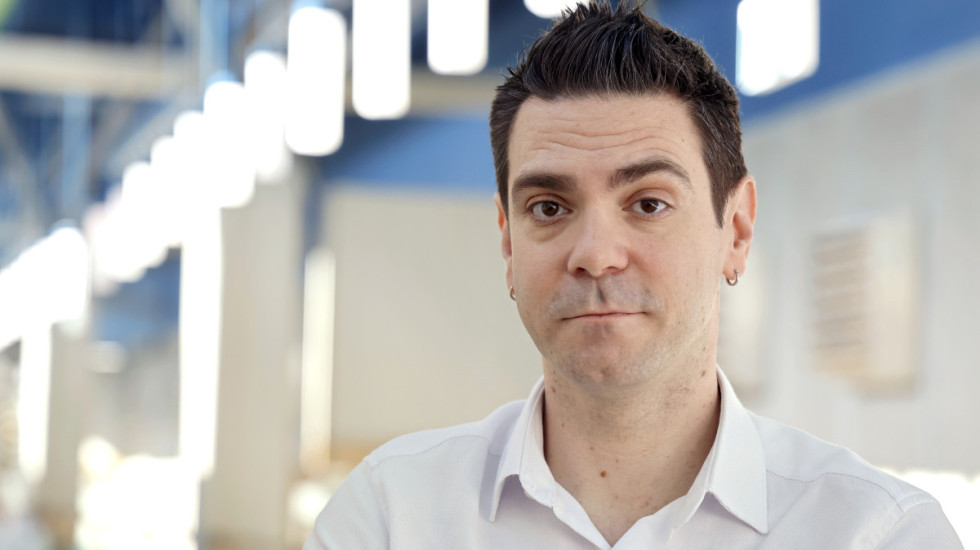 Pisac Miloš B. Tomaš gost Sinteze u 21 sat