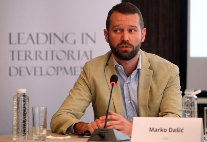 Profesor Fakulteta političkih nauka Marko Dašić gost Sinteze u 21 sat