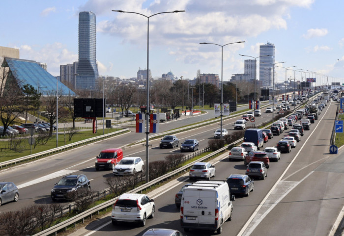Bezbednost i vožnja u suprotnom smeru: "Sistem obuke vozača nedovoljno razvijen, bodlje na putevima rešile bi probleme"