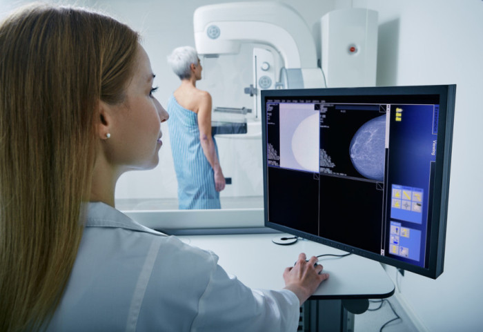 Mobilni mamograf u opštini Lučani: Pregledi svakog dana od 9 do 18 časova