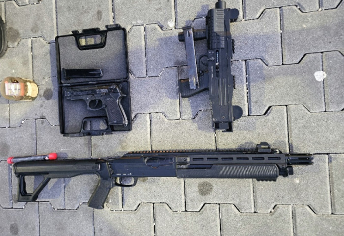 Sprečeno krijumčarenje narkotika, zlata i oružja na graničnom prelazu Gostun