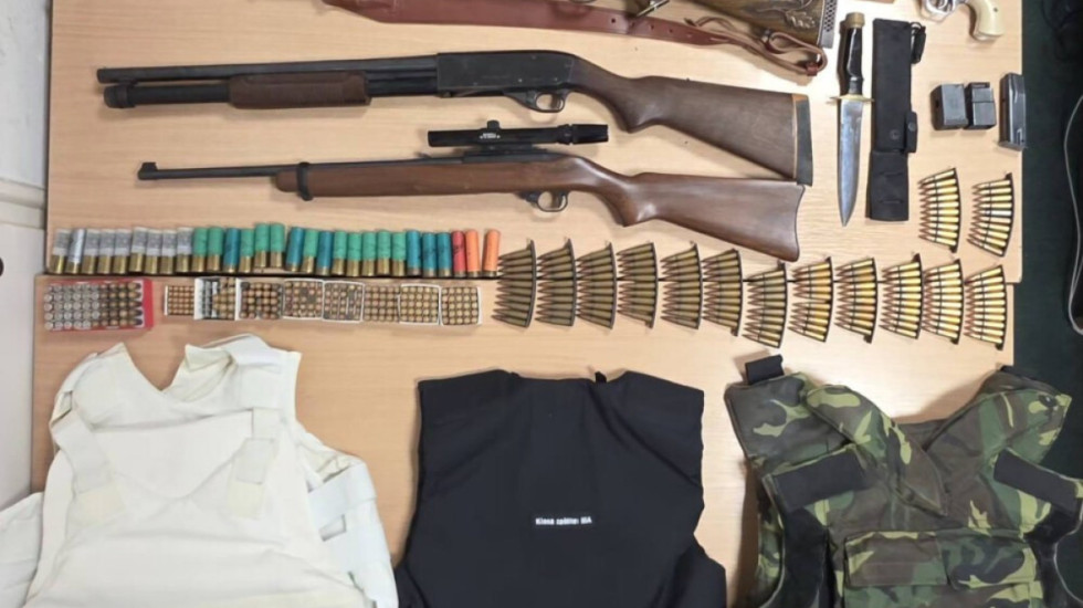 (FOTO) Zašto je uhapšen brat Mila Đukanovića: U pretresima u Podgorici i Nikšiću zaplenjeno oružje i panciri