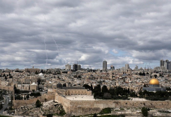 (VIDEO) Izrael i SAD napali Iran: Teheran žestoko uzvratio, lansirane rakete i na UAE, Katar i Bahrein