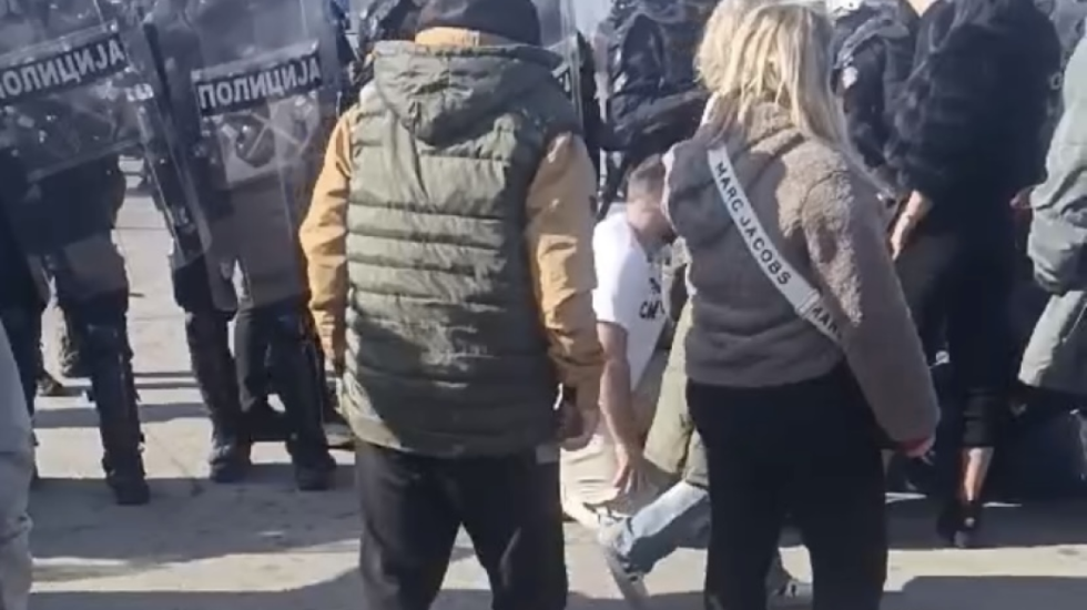 Poljoprivrednik Zlatko Kokanović prevezen u bolnicu: Više osoba privedeno na graničnom prelazu Šepak