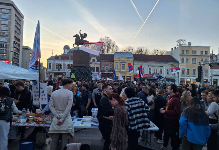 (FOTO/VIDEO) Studenti i građani protestuju u Nišu, stigli na centralni gradski trg