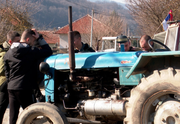 Blokade puteva u Srbiji: Poljoprivrednici preusmerili proteste na podršku pritvorenim kolegama