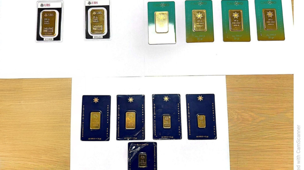 Na granici zaplenjeno zlato vredno 40.000 evra, putnik osumnjičen da je krio 11 pločica