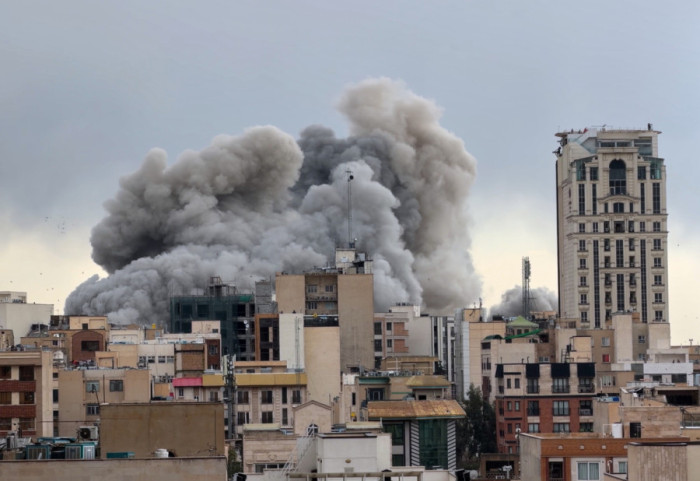 (VIDEO) Sukob na Bliskom istoku: Grčka šalje pomoć Kipru u odbrani od dronova, Iran neće pregovarati sa SAD