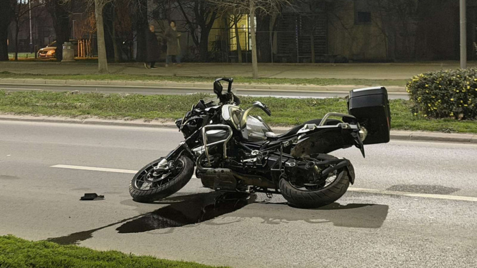 Povređen biciklista u Novom Sadu, udario ga motociklista: "Prevezen na reanimaciju bez svesti"