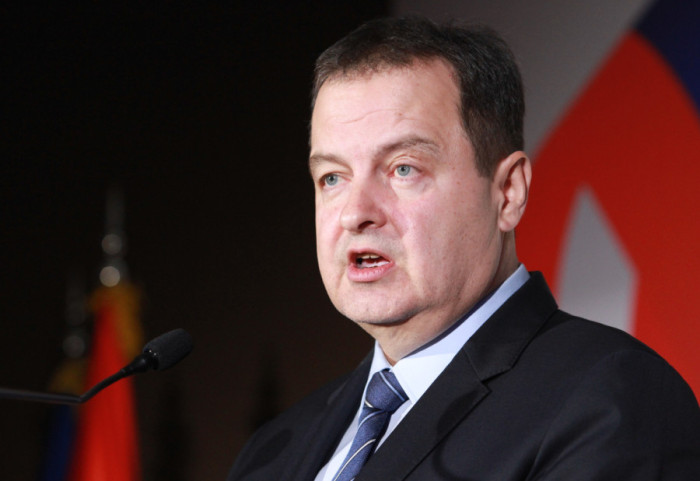 Vučić posetio Dačića na pulmologiji, ministar policije diše samostalno