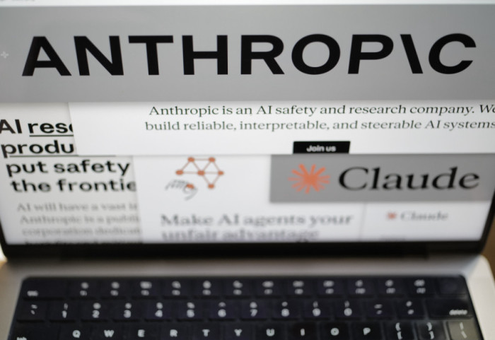 Claude AI premašio Chat GPT