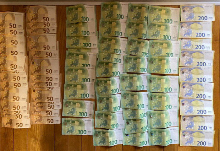 (FOTO) Akcija JTOK i UKP: Osumnjičeni kupovali stanove od prodaje droge u Ekvadoru, zaplenjeno pola miliona evra