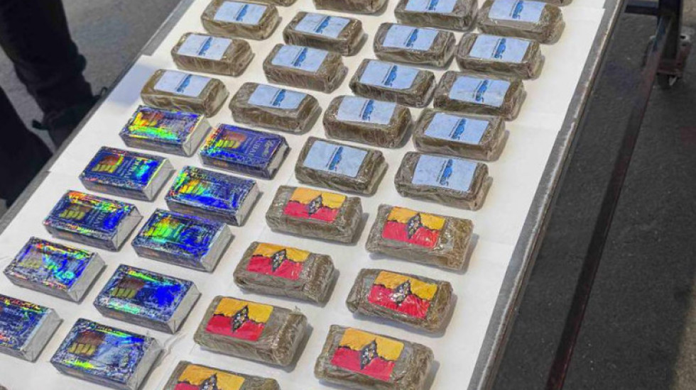 (FOTO) Zaplenjeno više od sedam kilograma hašiša na Horgošu, uhapšen turski državljanin