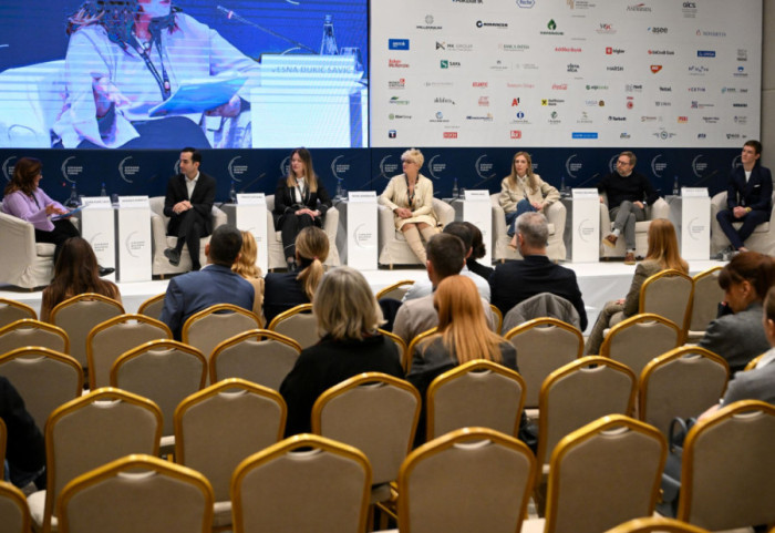Panel na Kopaonik biznis forumu: Svako peto dete u Srbiji u riziku od siromaštva