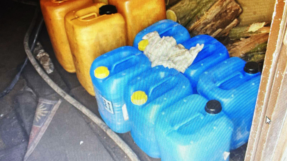 Uhapšena žena (51) iz Aranđelovca, policija u stanu našla 920 litara nafte