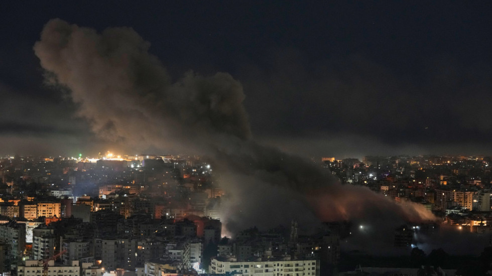 (FOTO/VIDEO) Osmi dan sukoba na Bliskom istoku: Evakuisane zgrade u Dubaiju, Iran gađao izraelsku rafineriju