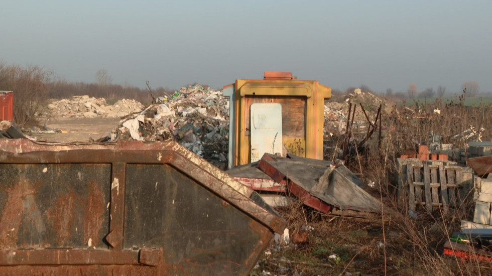Deponija na Pančevačkom putu ugrožava sedam kuća i zdravlje stanara: "Prvi pogled kroz prozor je na smeće"