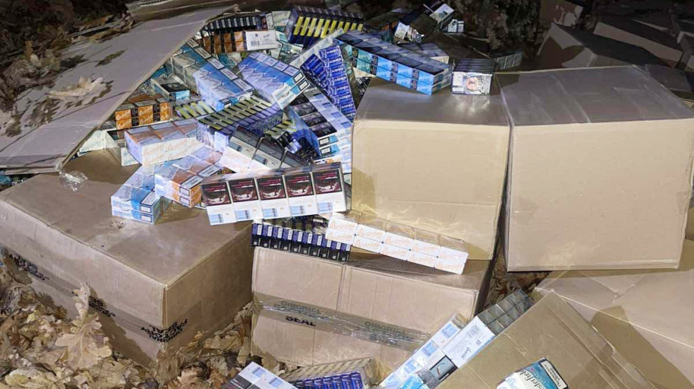 (FOTO) Policijska akcija "Akciza" kod Kraljeva: Zaplenjene cigarete vredne više od sedam miliona dinara