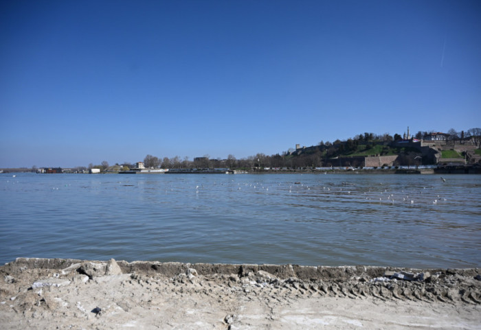 Prevrnuo se čamac u kom su bili otac i sin: Dečak prevezen na Institut za majku i dete, muškarac u Urgentni centar