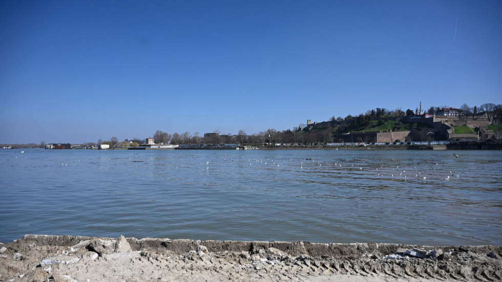 Prevrnuo se čamac u kom su bili otac i sin: Dečak prevezen na Institut za majku i dete, muškarac u Urgentni centar