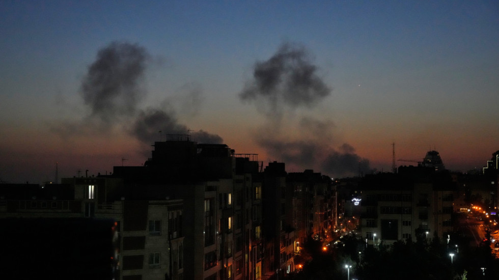 (FOTO/VIDEO) Sukob na Bliskom istoku: Izrael bombardovao Bejrut i Teheran, napadnute američke baze u Kuvajtu i Bahreinu