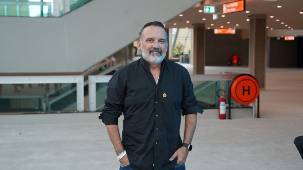 Toni Cetinski na dan koncerta otkazao nastup u Novom Sadu zbog "svedočenja o ratnim uspomenama"