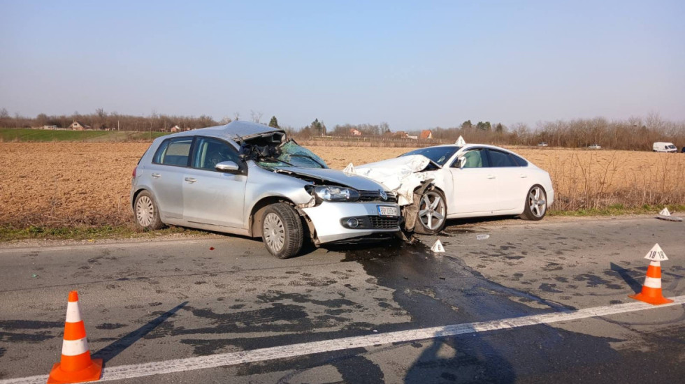 (FOTO) Teška saobraćajna nesreća kod Šapca: Poginule majka i ćerka, dvoje povređenih