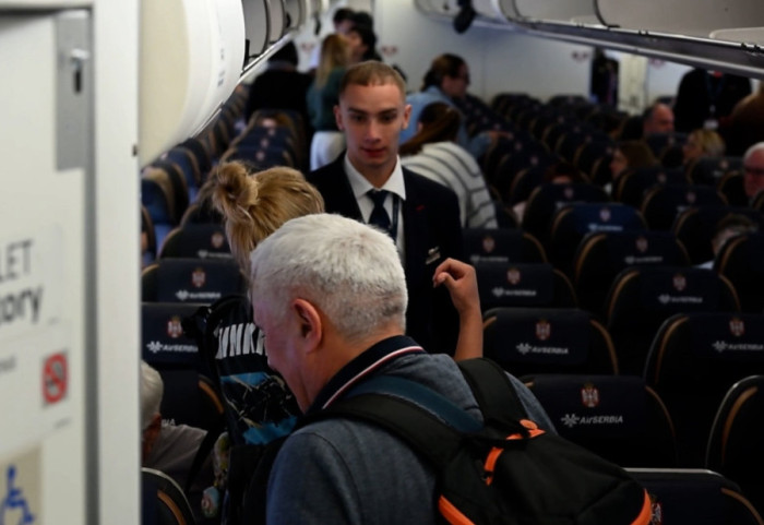 Poleteo avion iz Rijada za Beograd sa 162 putnika, među njima i 10 beba