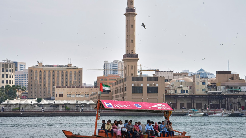 Pali dronovi u blizini aerodroma u Dubaiju, povređeno četvoro ljudi: Iran cilja američke baze u Iraku, Kataru i Kuvajtu