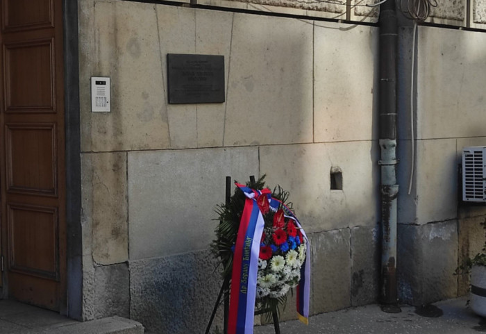 (VIDEO) Macut sa ministrima položio vence na mestu gde je ubijen Zoran Đinđić