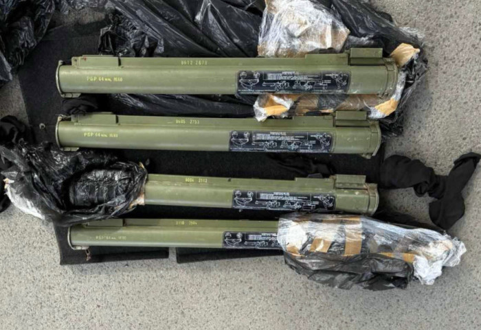 (FOTO) Krijumčario četiri raketna bacača: Uhapšen muškarac (36) na graničnom prelazu Badovinci