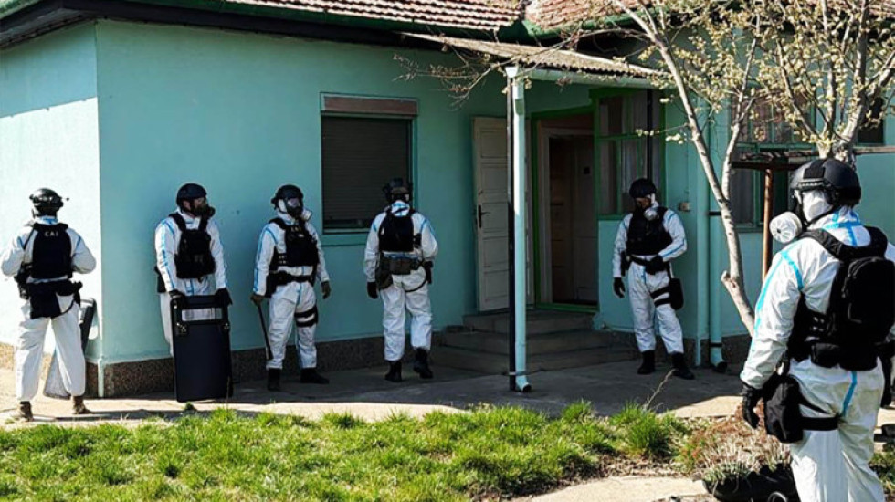 Otkrivene dve laboratorije za proizvodnju kanabisa u Subotici, pronađeno 12 kilograma marihuane: Uhapšena dva muškarca