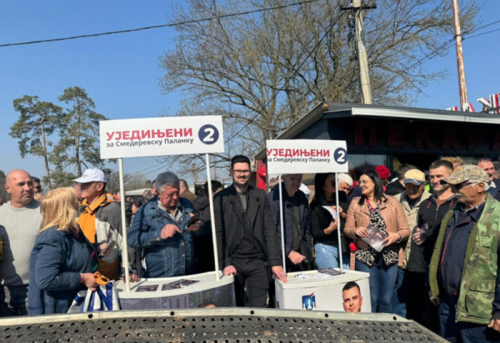 Aleksić u Smederevskoj Palanci: Dok građani na ulici iznose stvarne probleme, vlast pod šatorom priča samo sa izabranima