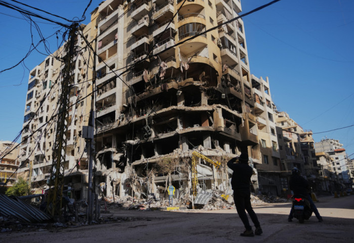 (FOTO) Izraelski napadi u Bejrutu, Iran ispalio rakete ka Dubaiju i američkoj ambasadi u Bagdadu