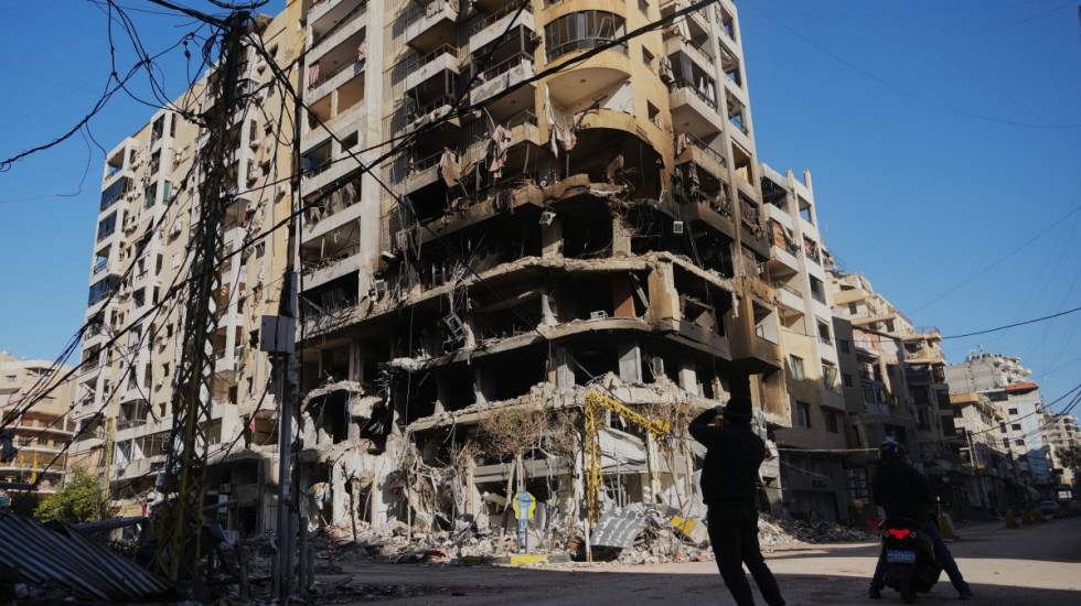 (FOTO) Izraelski napadi u Bejrutu, Iran ispalio rakete ka Dubaiju i američkoj ambasadi u Bagdadu